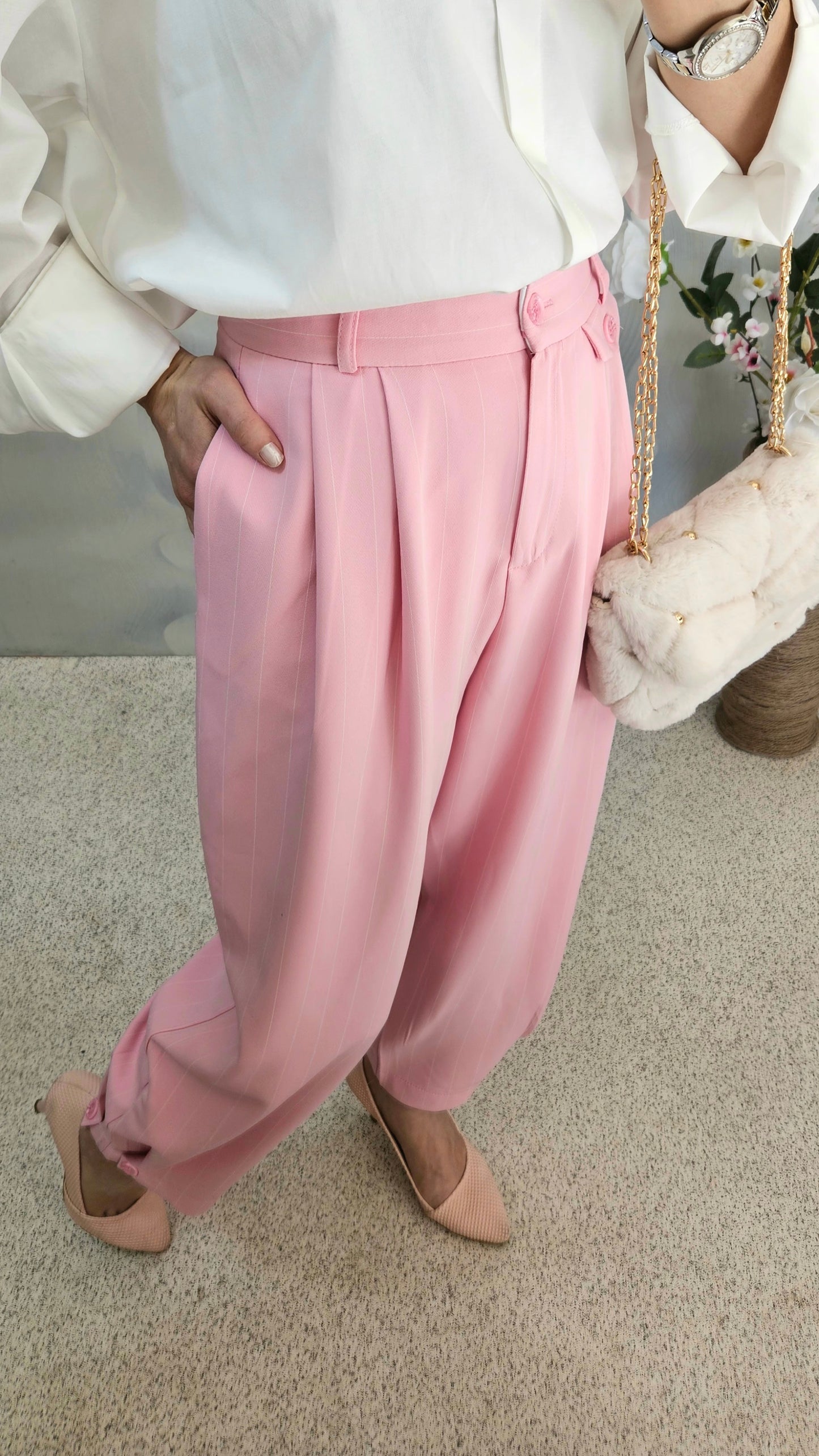 Beyaz Çizgili Havuç Kesim Krep Kumaş Pembe Pantolon