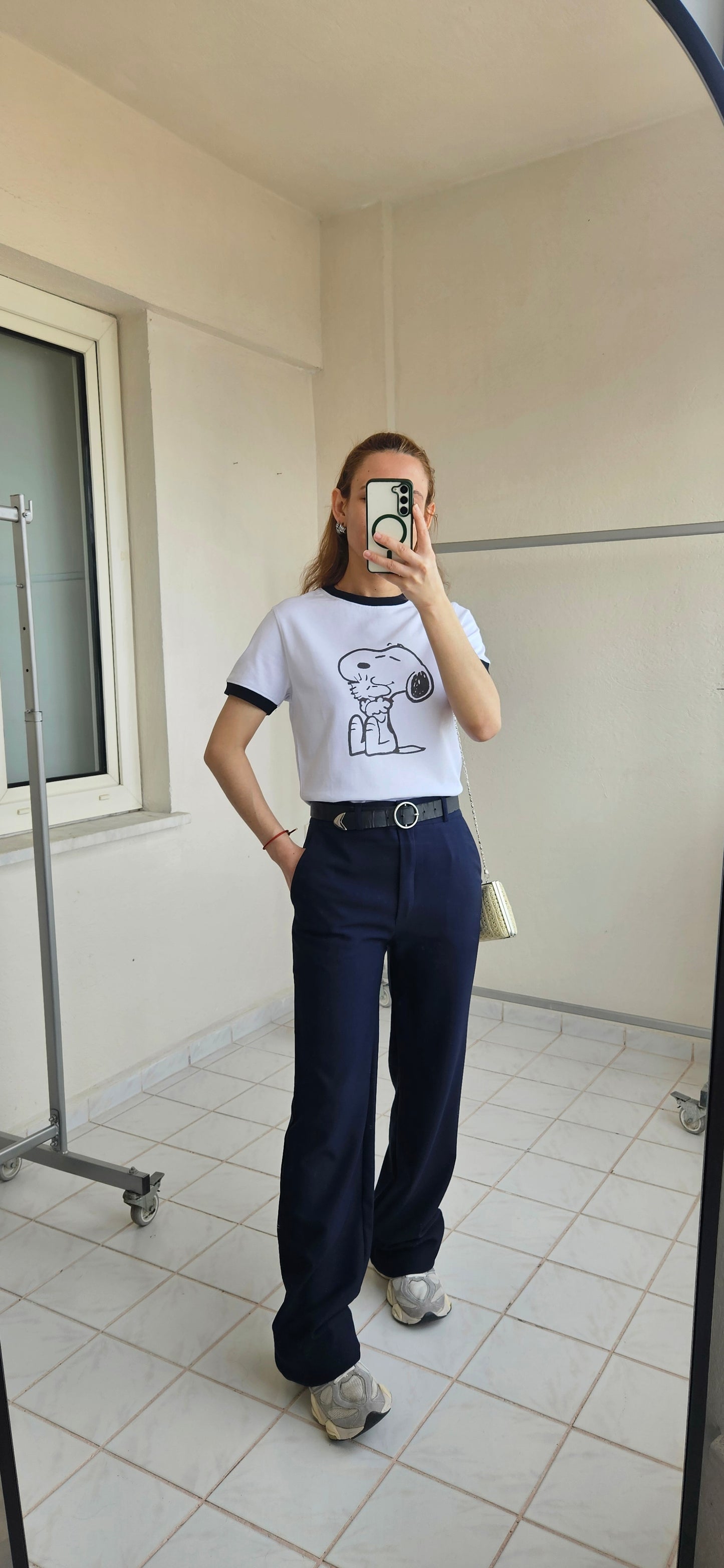 Kolları ve Yakası Lacivert Lastikli Üç İplik Beyaz Tshirt