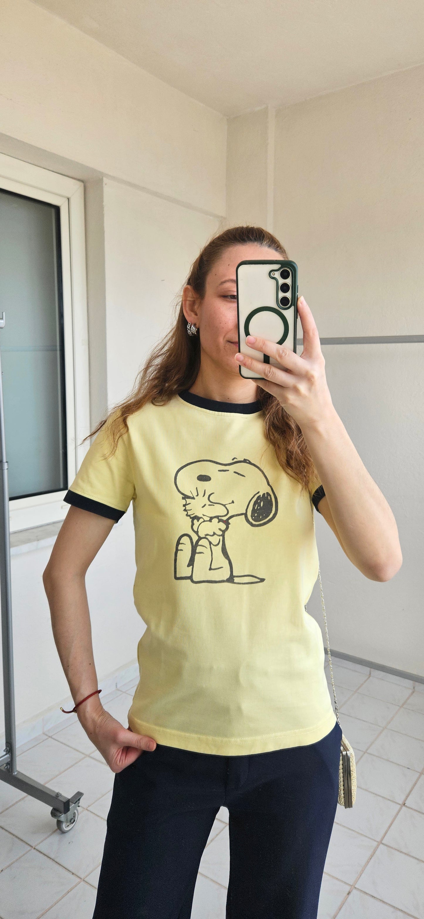 Kolları ve Yakası Lacivert Lastikli Üç İplik Sarı Tshirt