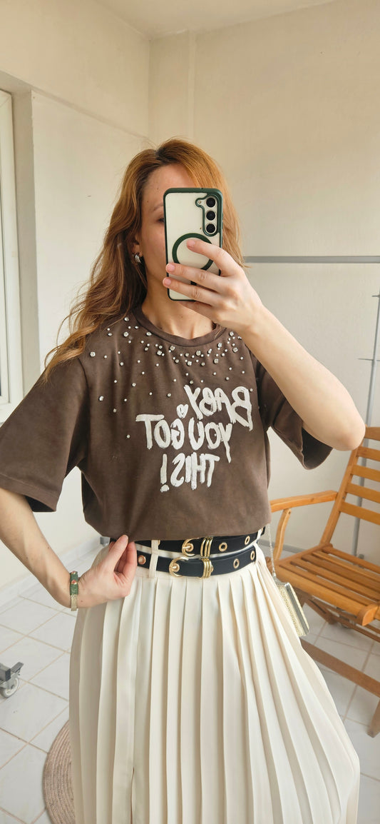 Yıkamalı Taşlı ve Baskılı Kahve Tshirt