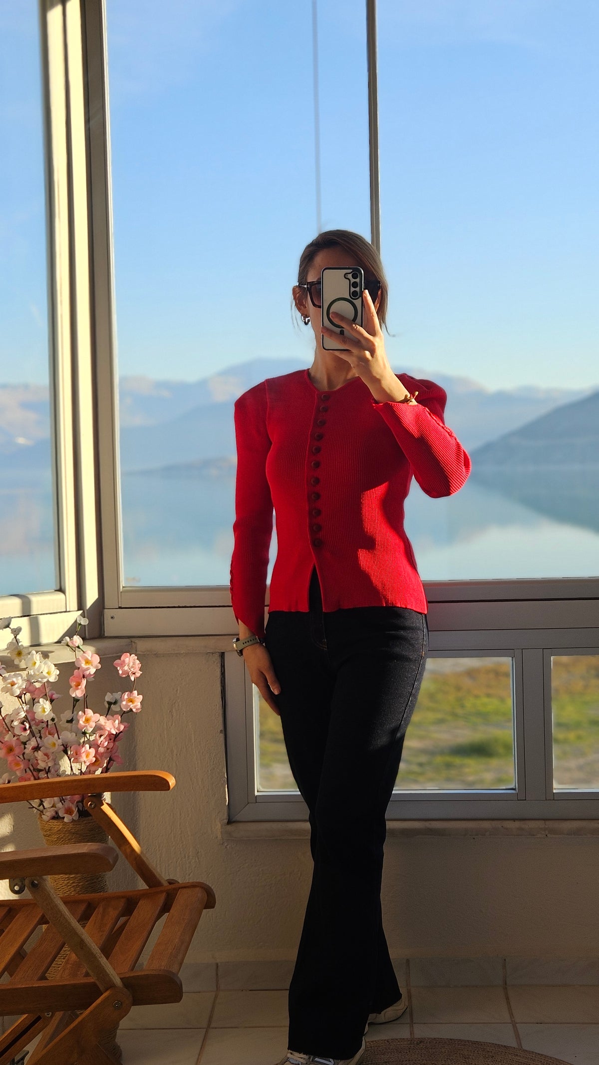Kadife Düğmeli Kol ve Omuz Detaylı Kırmızı Esnek Çelik Triko