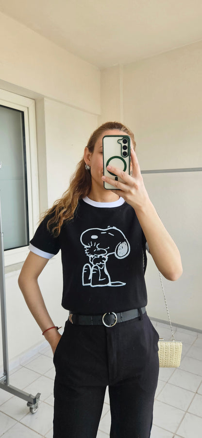 Kolları ve Yakası Beyaz Lastikli Üç İplik Siyah Tshirt
