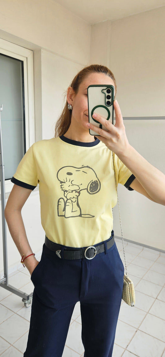 Kolları ve Yakası Lacivert Lastikli Üç İplik Sarı Tshirt