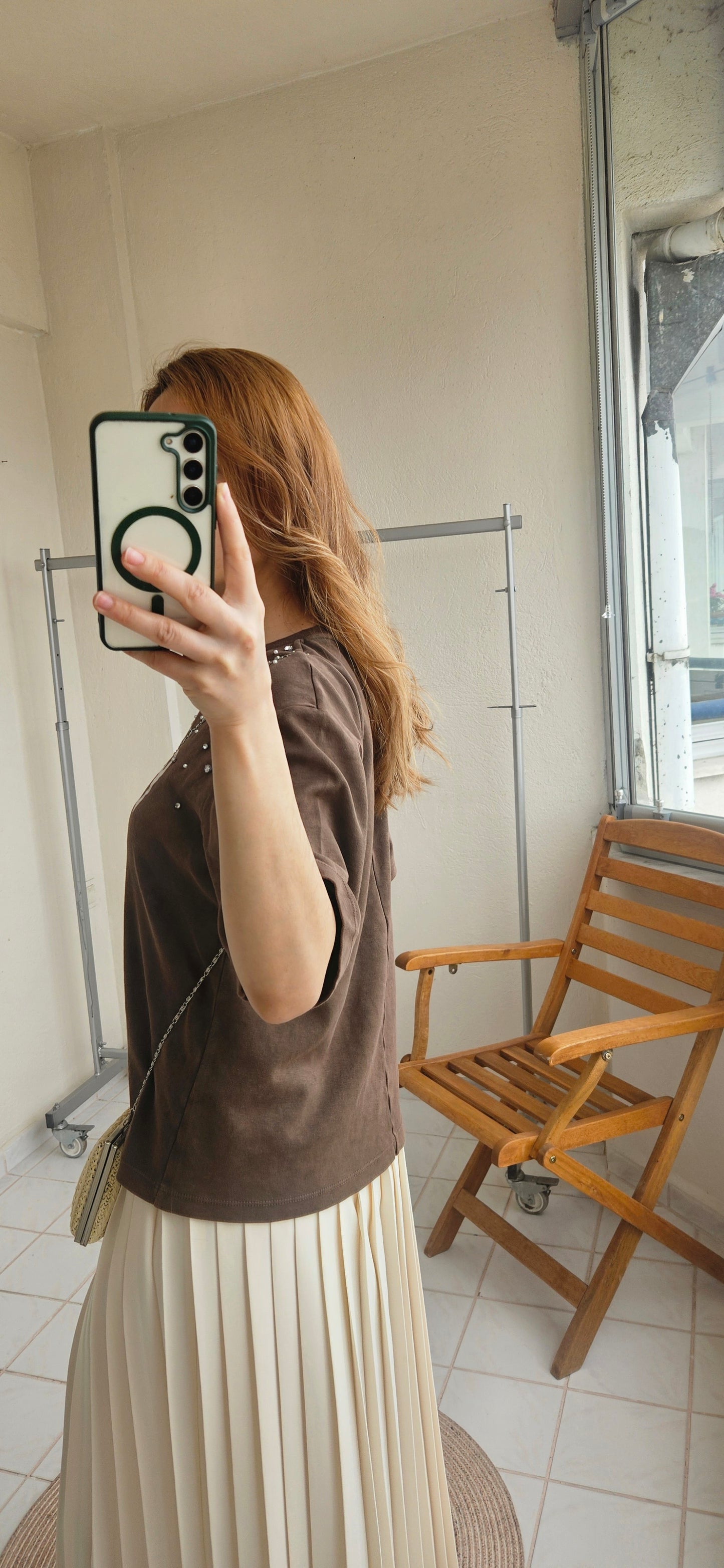 Yıkamalı Taşlı ve Baskılı Kahve Tshirt